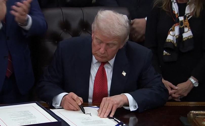 1xBET体育官网-为镇伊朗，特朗普下达一项总统令，他断定：这样中俄就不敢出头了