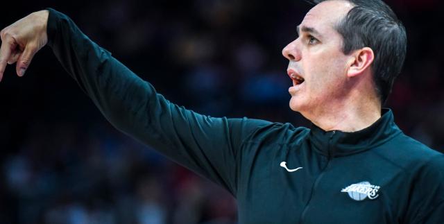 1xBET体育官网-詹姆斯复出湖人仍难破局 沃格尔的帅位保得住吗？