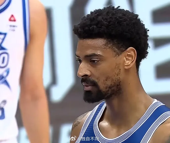 1xBET体育官网-青岛队记：进攻端被解放出来的米奇，再次成为获胜的功臣